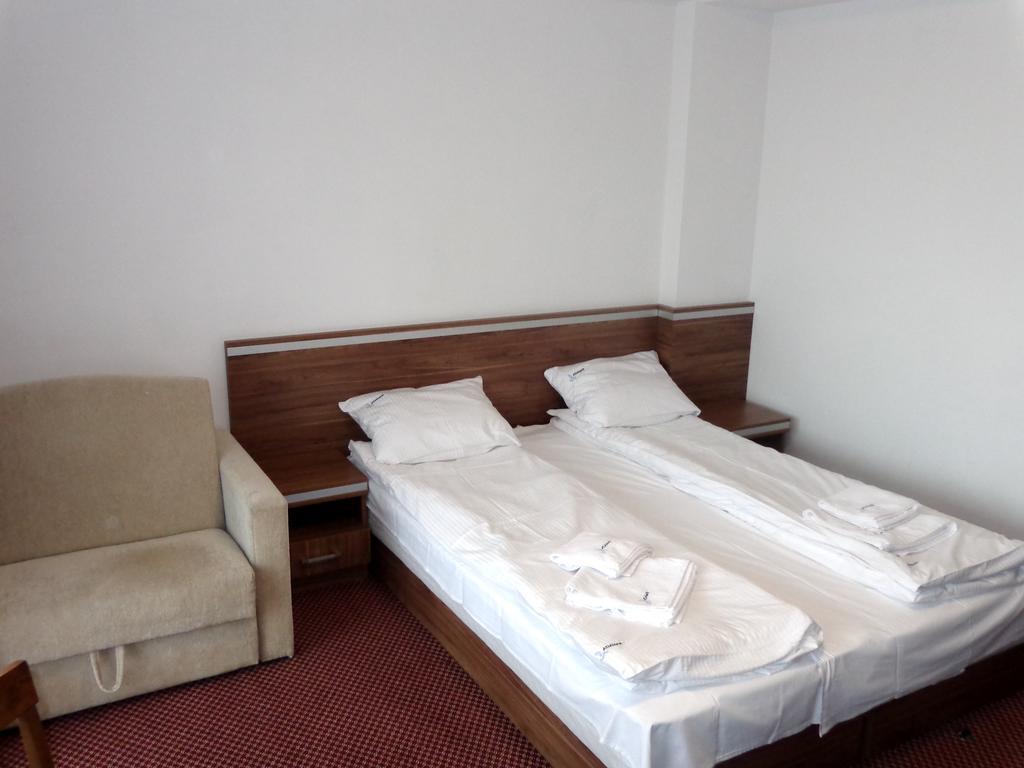 Bed and Breakfast Adamar Jastrzębia Góra Habitación foto