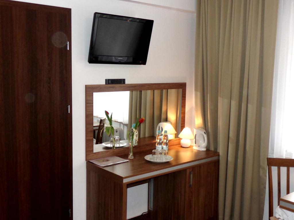 Bed and Breakfast Adamar Jastrzębia Góra Habitación foto